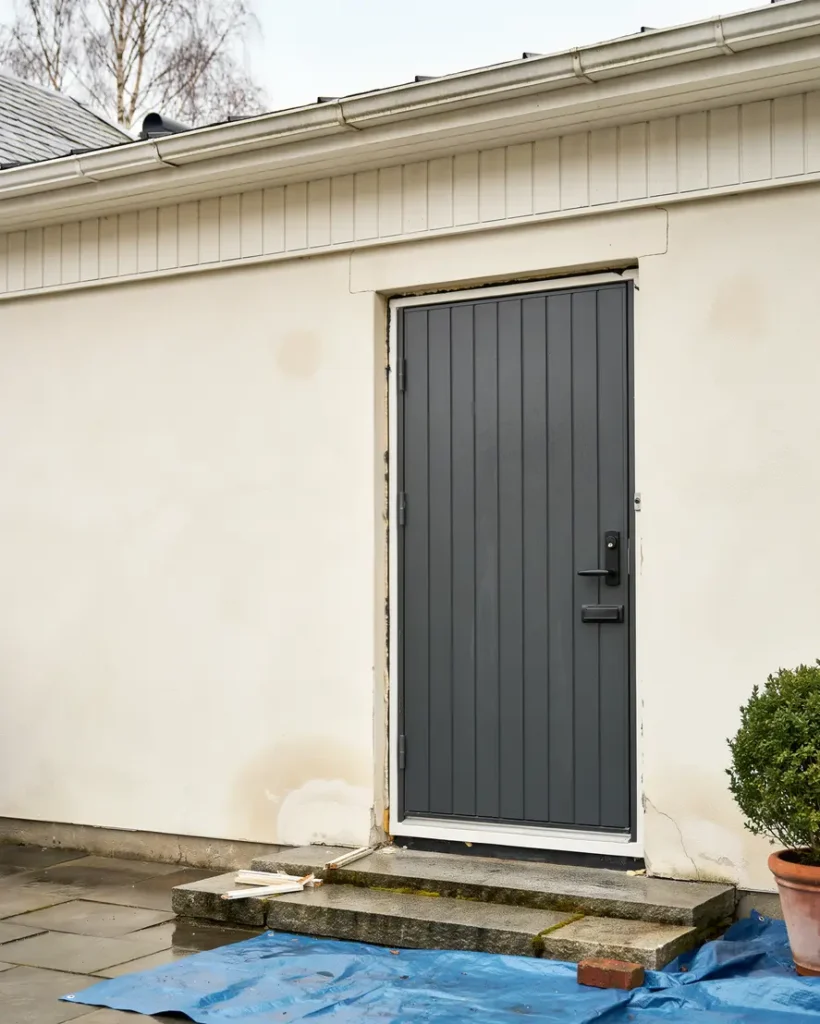 byta ytterd rr p villa s kerhet isolering och vad du b r t nka p f re montering